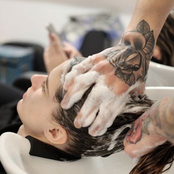 Le Studio - Hair Salons Near Me - Barcelona, B Le Studio - Hair Salons Near Me - Barcelona, B