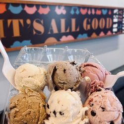 Honey and Mackie's - Ice Cream Flight :Key Lime, Cookies & Cream, Dragon Fruit Sorbet, Raspberry Chocolate Chip (FAVE), Cookie Dough, and Coffee Chip