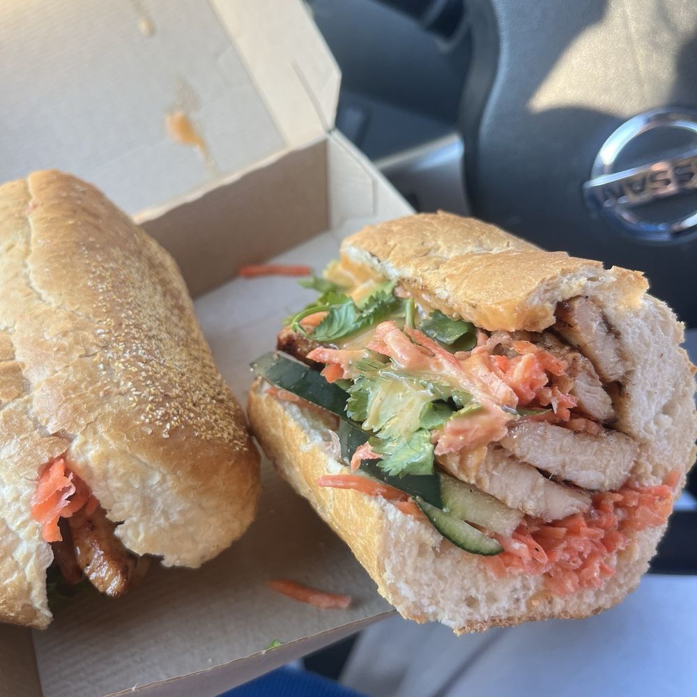 Lemongrass Chicken Sandwich (Banh mi) Lemongrass Chicken Sandwich (Banh mi)