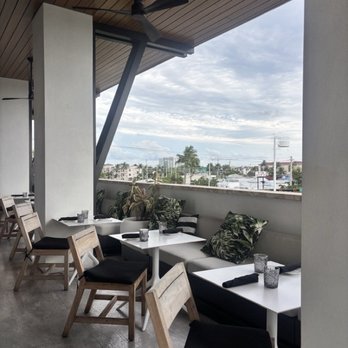 Limón Rooftop Bar - Mediterranean Near Me - Naples, Florida