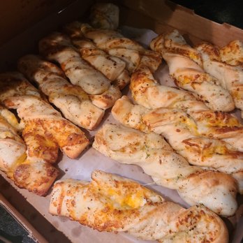 Round Table Pizza - Pizza Near Me - Upland, California