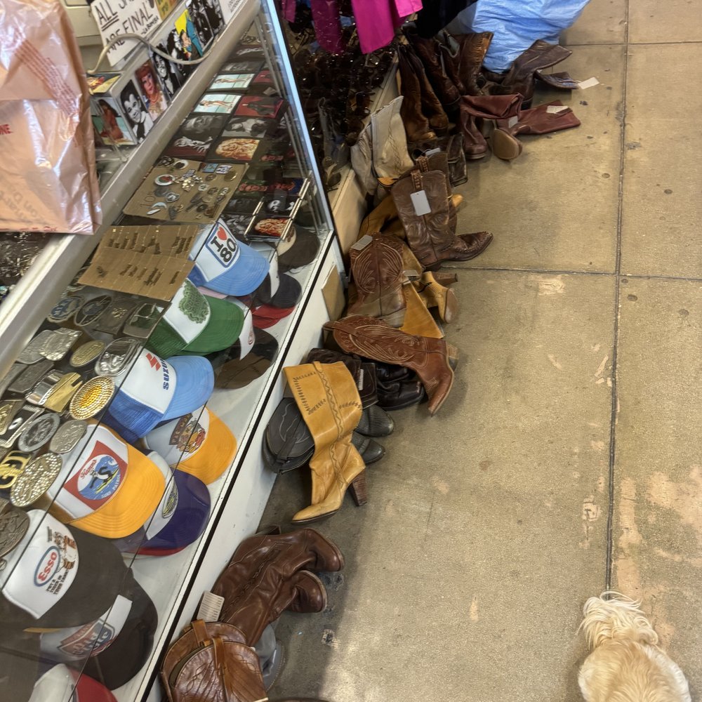 La Bomba - Used, Vintage & Consignment Near Me - Long Beach, California La Bomba - Used, Vintage & Consignment Near Me - Long Beach, California
