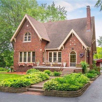 Jessica Belanger - RE/MAX Noire - The house Jessica sold for us in Warren - Real Estate Agents Near Me - Macomb, Michigan Jessica Belanger - RE/MAX Noire - The house Jessica sold for us in Warren - Real Estate Agents Near Me - Macomb, Michigan