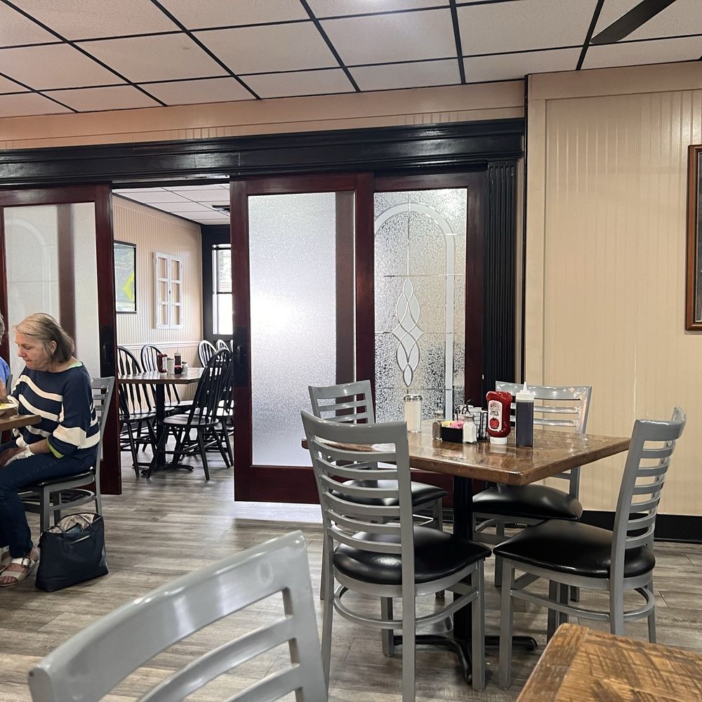 Heartland Diner - Beautiful antique doors - Diners Near Me - Gettysburg, Pennsylvania Heartland Diner - Beautiful antique doors - Diners Near Me - Gettysburg, Pennsylvania