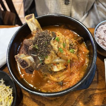 Dong Neh Bang Neh - Galbitang, kinda dry meat and lacking flavor in soup - Korean Near Me - Doraville, Georgia