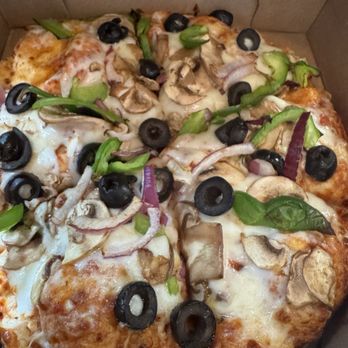 Round Table Pizza - Personal pizza 4-toppings +soda &11.99 - Pizza Near Me - Tehachapi, California