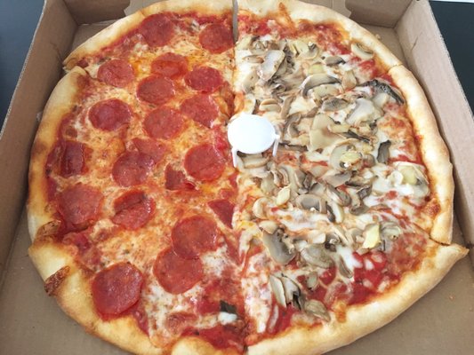 Rocco Pizza III by null