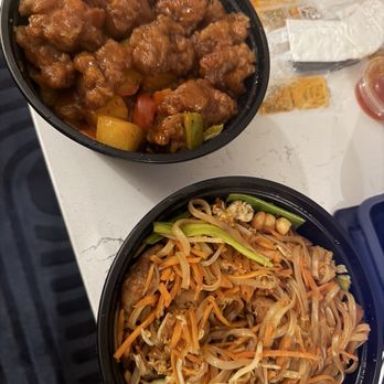 Kitsune House - PAD THAI & Sweet & Sour Chicken - Chinese Near Me - Miami, Florida Kitsune House - PAD THAI & Sweet & Sour Chicken - Chinese Near Me - Miami, Florida