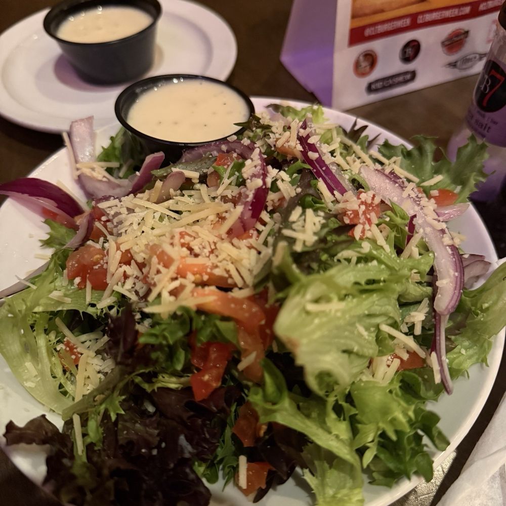 House salad (no bacon) with apple cider vinaigrette House salad (no bacon) with apple cider vinaigrette
