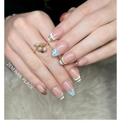 2EM Nail Place
