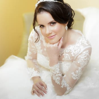 Leslye's Boutique - Laura's Wedding (Accessories and Dress from Leslye's Boutique) - Women's Clothing Near Me - Hialeah, Florida Leslye's Boutique - Laura's Wedding (Accessories and Dress from Leslye's Boutique) - Women's Clothing Near Me - Hialeah, Florida