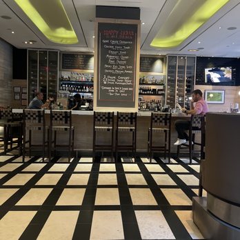 Sarabeth's - Empty bar - Breakfast & Brunch Near Me - New York, New York Sarabeth's - Empty bar - Breakfast & Brunch Near Me - New York, New York