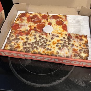Jet's Pizza - Jet's Best half hamburger half pepperoni - Pizza Near Me - Matthews, North Carolina Jet's Pizza - Jet's Best half hamburger half pepperoni - Pizza Near Me - Matthews, North Carolina