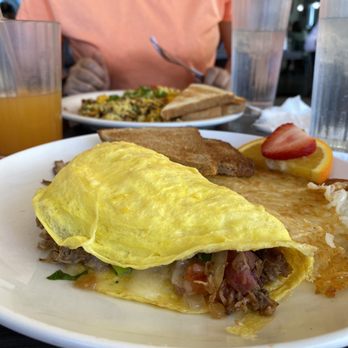 Sweet E's Cafe - Kalua Omelet, a little salty, but taste great and I finished the whole thing - Cafes Near Me - Honolulu, Hawaii Sweet E's Cafe - Kalua Omelet, a little salty, but taste great and I finished the whole thing - Cafes Near Me - Honolulu, Hawaii