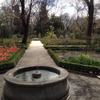 Real Jardín Botánico - Nice fountains throughout - Botanical Gardens Near Me - Madrid, M