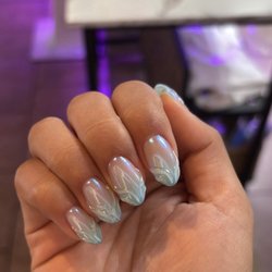 Happy Feet Nails - Gel X, ombré chrome, 3D gel art
