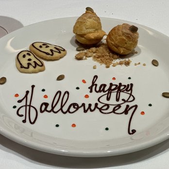 Margotto Hawaii - Pumpkin crème puffs - French Near Me - Honolulu, Hawaii Margotto Hawaii - Pumpkin crème puffs - French Near Me - Honolulu, Hawaii