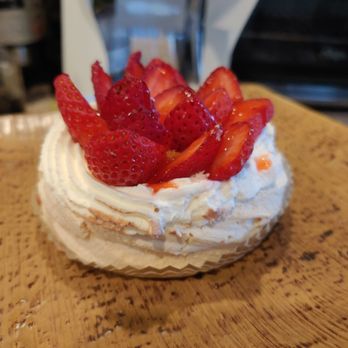 Le Paris Brest Cafe - Pavlova - Patisserie/Cake Shop Near Me - Henderson, Nevada