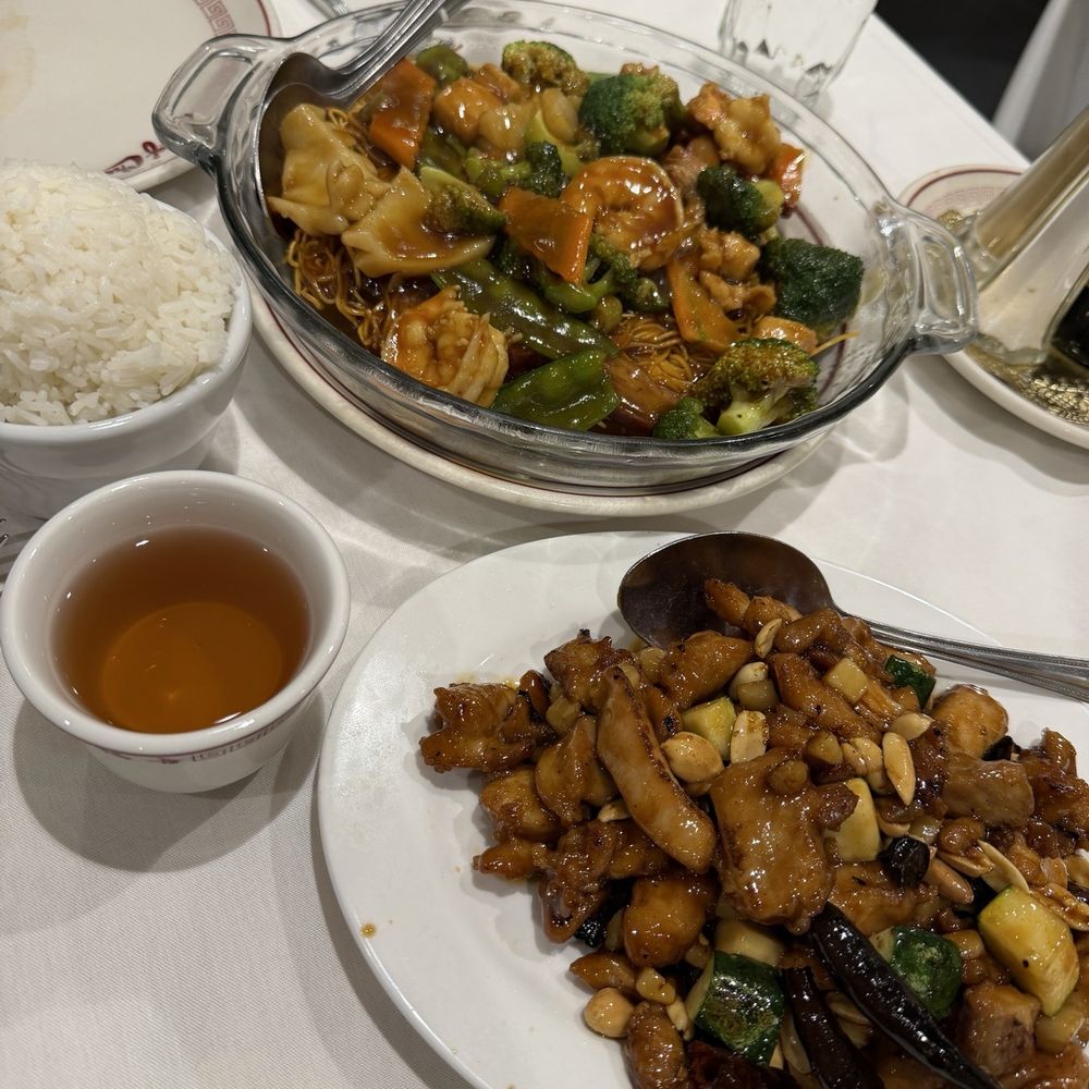 Chef Chu's - Classic Kung Pao Chicken / 宮保雞柳 and Hong Kong Style Crispy Angel Hair Noodles / 香港煎麵 - Chinese Near Me - Los Altos, California Chef Chu's - Classic Kung Pao Chicken / 宮保雞柳 and Hong Kong Style Crispy Angel Hair Noodles / 香港煎麵 - Chinese Near Me - Los Altos, California
