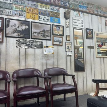 Central Barber Shop - waiting area - Barbers Near Me - Kissimmee, Florida Central Barber Shop - waiting area - Barbers Near Me - Kissimmee, Florida