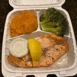 Morgan's Harbor to Hill - Delicious grilled salmon with broccoli and butternut squash
