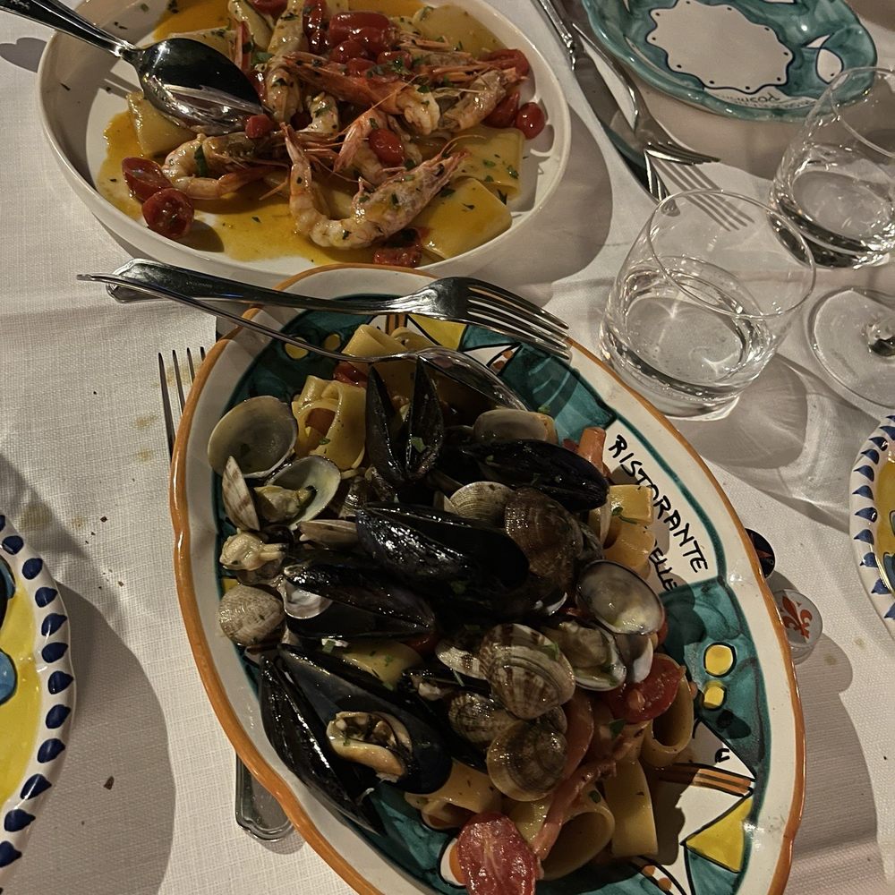Le Tre Sorelle - Lovely mussels and prawns. - Italian Near Me - Positano, SA