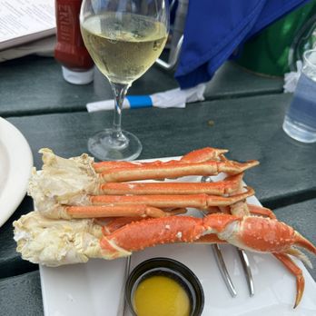 Sandollar Restaurant & Marina - pound crab legs with White House wine - American Near Me - Jacksonville, Florida