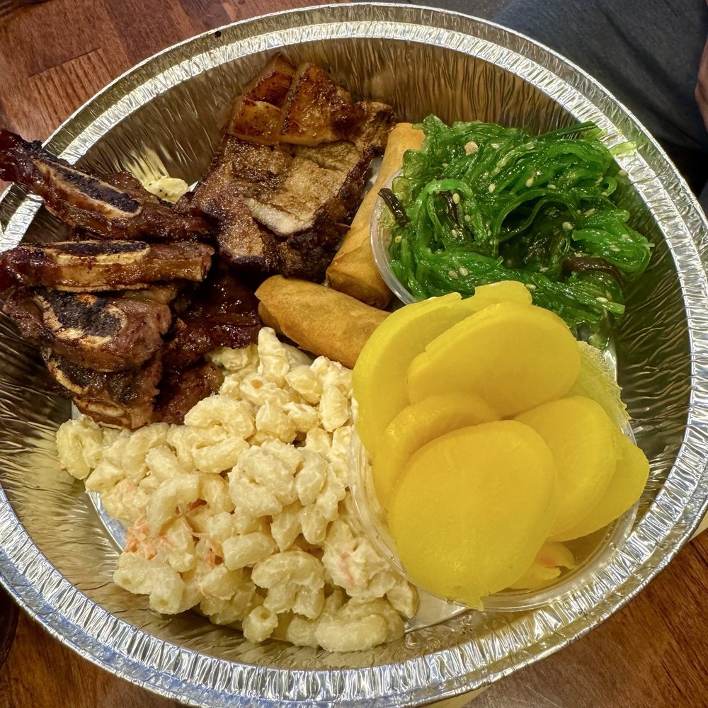 Short ribs w/ mac salad, egg roll, seaweed salad