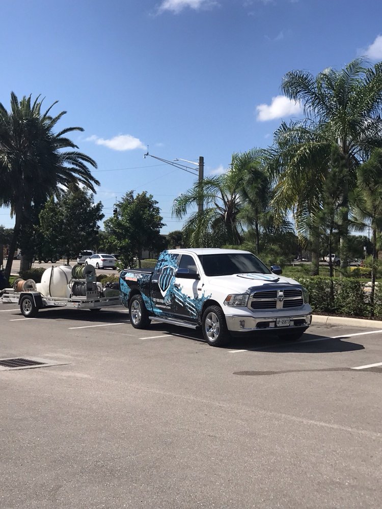 Slide of Aqua Men Pro