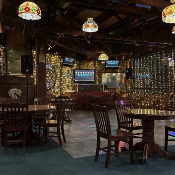 Quincy's Pub & Cafe - And a big dance floor - or stage for Karaoke! - Salad Near Me - Rohnert Park, California Quincy's Pub & Cafe - And a big dance floor - or stage for Karaoke! - Salad Near Me - Rohnert Park, California