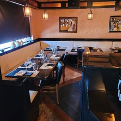Brick House Gastro Kitchen - Dining room seating.