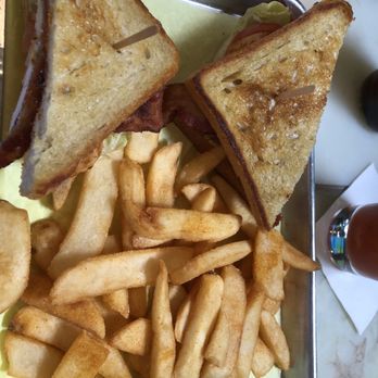 Jameson's Pub - Celtic Chicken BLT - Irish Pub Near Me - Santa Monica, California