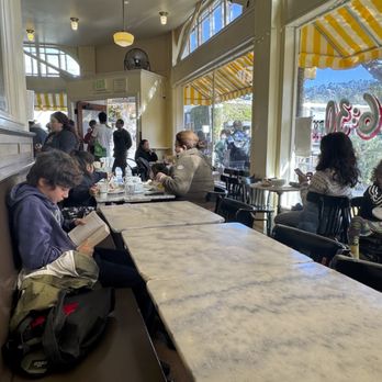 Baker & Commons - Waiting for our breakfast.  (notice line outside) - Cafes Near Me - Berkeley, California