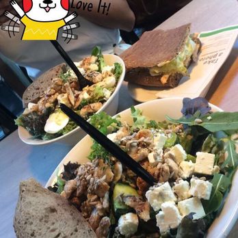 Dean & David - Chicken Vitality salad - Salad Near Me - Berlin, BE Dean & David - Chicken Vitality salad - Salad Near Me - Berlin, BE