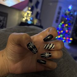 Queen Nail - Christmas nails