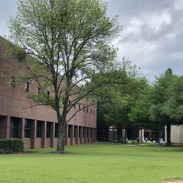 South Hall, where many of the core classes are held, especially social sciences. South Hall, where many of the core classes are held, especially social sciences.