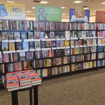 Barnes & Noble - Inside - Bookstores Near Me - Torrance, California