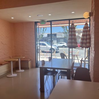Whata Peach - Inside the cafe - Juice Bars & Smoothies Near Me - Granada Hills, California Whata Peach - Inside the cafe - Juice Bars & Smoothies Near Me - Granada Hills, California