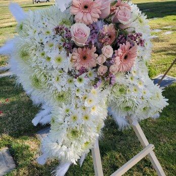 Long Beach Flowers - Winged arrangement with pink sunflowers and roses with lavender accents. Feathers were added to make it that much more Angelic - Florists Near Me - Long Beach, California Long Beach Flowers - Winged arrangement with pink sunflowers and roses with lavender accents. Feathers were added to make it that much more Angelic - Florists Near Me - Long Beach, California