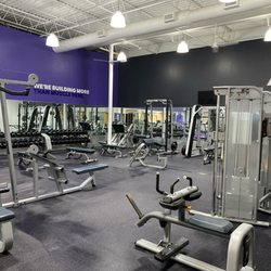 Anytime Fitness - Free weight area