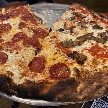 Tucci's Pizza - Large Pizza- 1/2 pepperoni and 1/2 spicy sausage - Pizza Near Me - Boca Raton, Florida