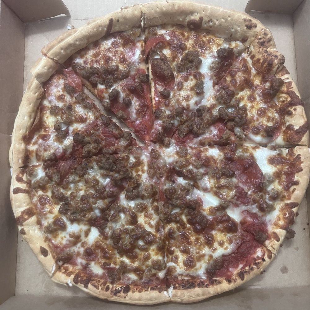 13" Medium Build Your Own Hunk with original thick crust, pepperoni and pork sausage..yummy! 13" Medium Build Your Own Hunk with original thick crust, pepperoni and pork sausage..yummy!