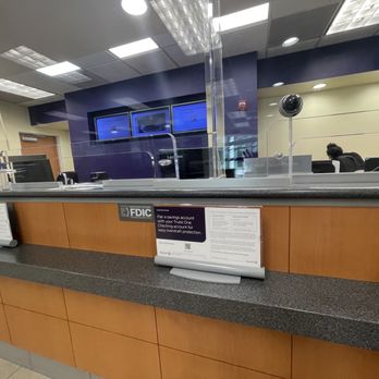 Truist - Tellers window - Banks & Credit Unions Near Me - Boynton Beach, Florida