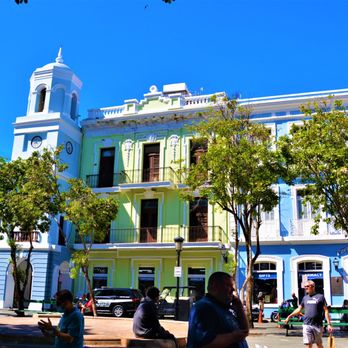 Plaza de Armas - Landmarks & Historical Buildings Near Me - San Juan, Puerto Rico