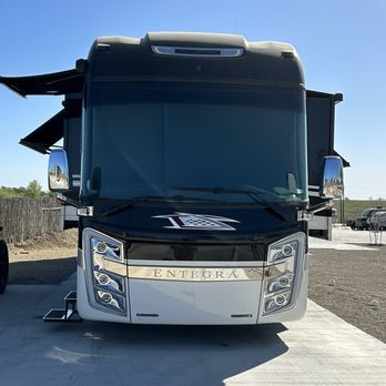 Yellow Rose RV Resort - Wide and level spots - RV Parks Near Me - Fort Worth, Texas Yellow Rose RV Resort - Wide and level spots - RV Parks Near Me - Fort Worth, Texas