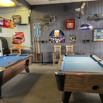 The Landing Strip - Two pool tables , juke box - American Near Me - San Diego, California The Landing Strip - Two pool tables , juke box - American Near Me - San Diego, California