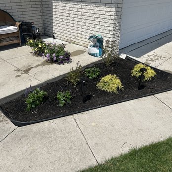 Jack Landscapes - Front2 flower bed - after - Landscaping Near Me Jack Landscapes - Front2 flower bed - after - Landscaping Near Me