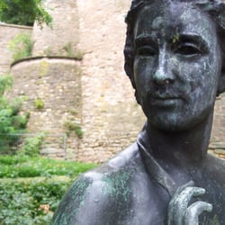 Schloss Bernburg - Statue im Schlossgarten