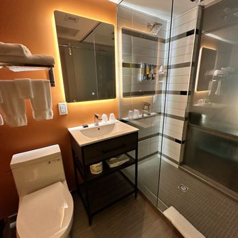 The Arts Hotel - Bathroom and shower. Everything is a square or a rectangle. - Hotels Near Me - Charlottetown, Prince Edward Island