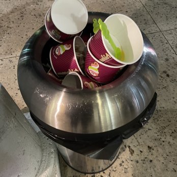 Menchie's Frozen Yogurt - Garbage piled high and nobody emptying it. - Desserts Near Me - Delray Beach, Florida